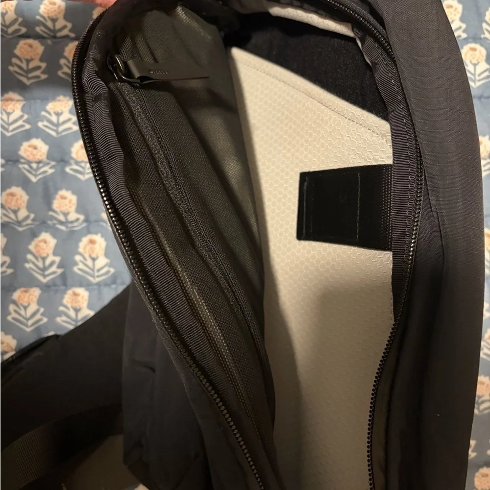 🟦 ALPAKA Metro Crossbody (LEFT Shoulder) – Axoflux | NWT